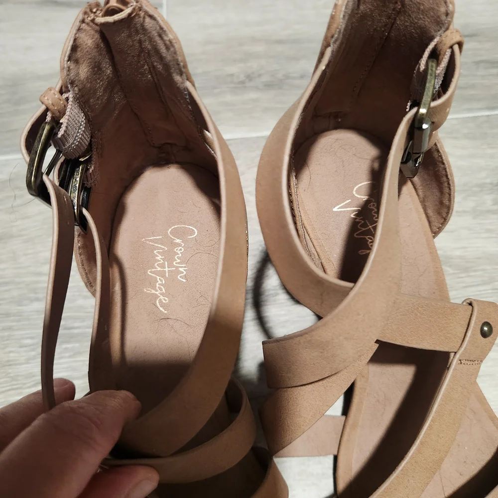 Crown Vintage Women's Beige Heels